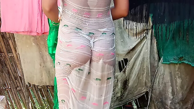 Gadis-Gadis Dari Kampung India Belajar Cara Mandi.